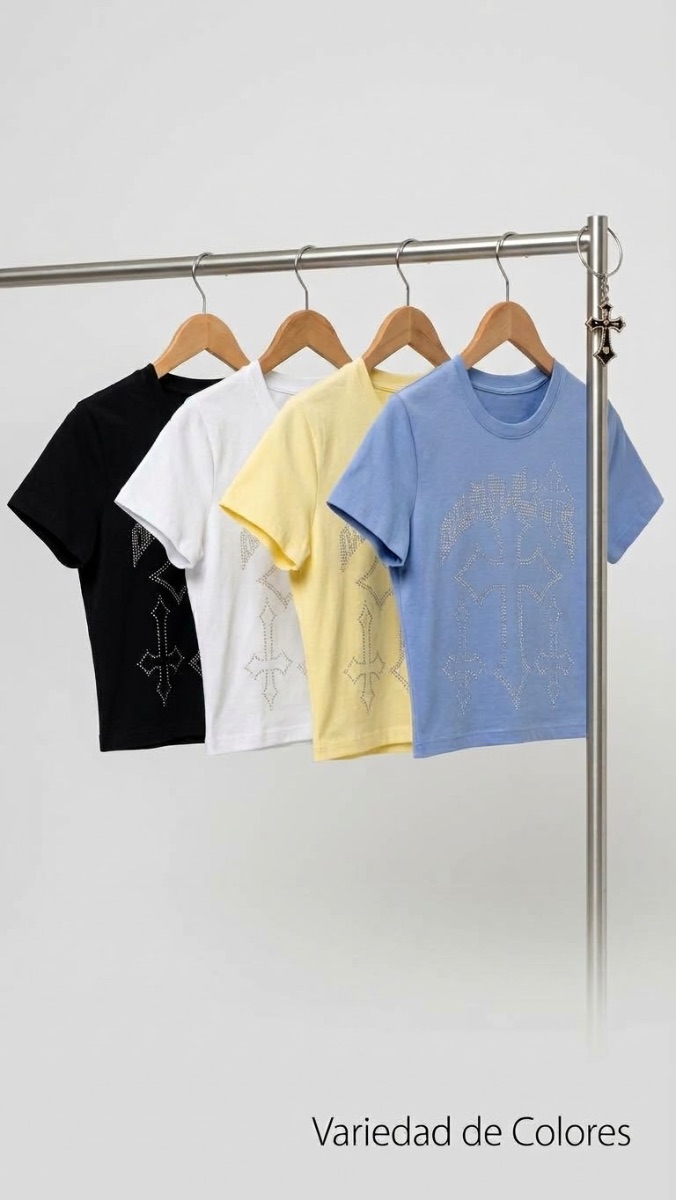 REMERA BABY TEE CRUZ STRASS ✨