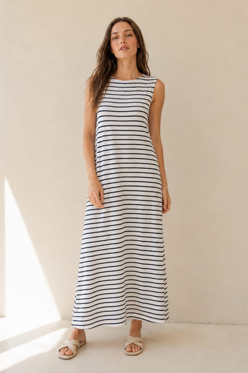 #9605 Vestido tejido rayado sin mangas, bolsillos invisibles y con aplique femme "Ban"