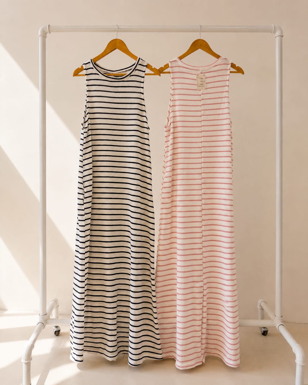 #9605 Vestido tejido rayado sin mangas, bolsillos invisibles y con aplique femme "Ban"