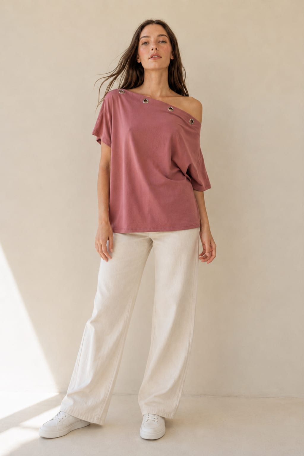 #3439 Remera crepe mc cuello bote y ojalillo "Esmeralda"
